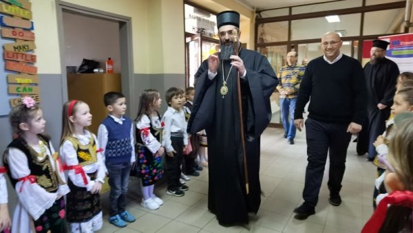ЂАЧКЕ КЛУПЕ НА ДАР: ОШ Мирослав Антић овогодишњи добитник донације Епархије нишке ЂАЧКЕ КЛУПЕ НА ДАР: ОШ Мирослав Антић овогодишњи добитник донације Епархије нишке