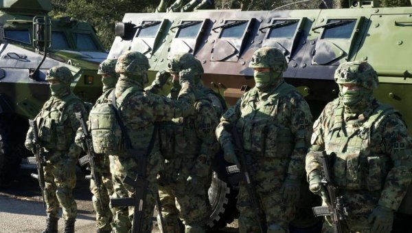 КОЛИКО ЋЕ ЗАРАЂИВАТИ ПРОФЕСИОНАЛНИ ВОЈНИЦИ? Ускоро веће плате у овом сектору - За војску издвојене 74 милијарде динара КОЛИКО ЋЕ ЗАРАЂИВАТИ ПРОФЕСИОНАЛНИ ВОЈНИЦИ? Ускоро веће плате у овом сектору - За војску издвојене 74 милијарде динара
