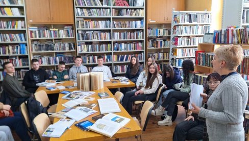 „STAZAMA SVETOG SAVE – HODOČAŠĆE VASKA POPE“: Javni čas u paraćinskoj biblioteci (FOTO) „STAZAMA SVETOG SAVE – HODOČAŠĆE VASKA POPE“: Javni čas u paraćinskoj biblioteci (FOTO)