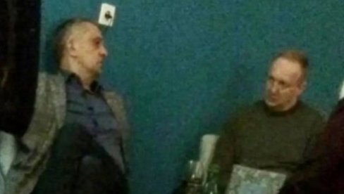 KAD PROMENIŠ TOLIKO VLASNIKA, VIŠE NE ZNAŠ NI NA KOGA LAJEŠ: Knežević pokazao čiji je sluga Željko Ivanović (FOTO) KAD PROMENIŠ TOLIKO VLASNIKA, VIŠE NE ZNAŠ NI NA KOGA LAJEŠ: Knežević pokazao čiji je sluga Željko Ivanović (FOTO)