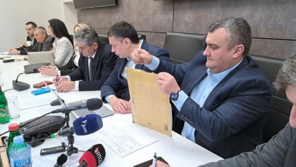 ЗA ЧЕЛИЧАНУ И КОВАЧНИЦУ ТРИ ПРИЈАВЕ: Издавање у закуп никшићке Железаре ЗA ЧЕЛИЧАНУ И КОВАЧНИЦУ ТРИ ПРИЈАВЕ: Издавање у закуп никшићке Железаре