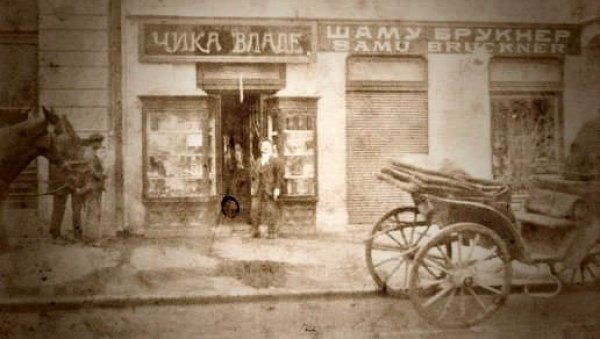 ЛЕГЕНДА О ЧИКА ВЛАДИНОМ ПАПАГАЈУ: Птица која говори пренеразила Вршчанина који је хтео да је ухвати ЛЕГЕНДА О ЧИКА ВЛАДИНОМ ПАПАГАЈУ: Птица која говори пренеразила Вршчанина који је хтео да је ухвати