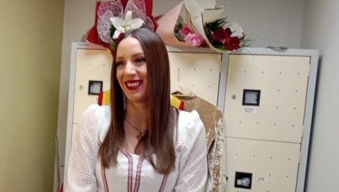 ДРУГИ КОНЦЕРТ ПОСВЕЋЕН НАСТРАДАЛОЈ ДЕЦИ: Даница Црногорчевић певала за ђаке из Рибникара (ВИДЕО) ДРУГИ КОНЦЕРТ ПОСВЕЋЕН НАСТРАДАЛОЈ ДЕЦИ: Даница Црногорчевић певала за ђаке из Рибникара (ВИДЕО)
