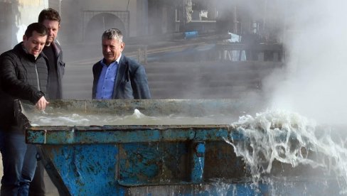 U SRBOBRANU, SA DUBINE OD 1.250 METARA, POTEKLO 500 LITARA TERMALNE VODE U MINUTU Bunar greje i san o banji U SRBOBRANU, SA DUBINE OD 1.250 METARA, POTEKLO 500 LITARA TERMALNE VODE U MINUTU Bunar greje i san o banji
