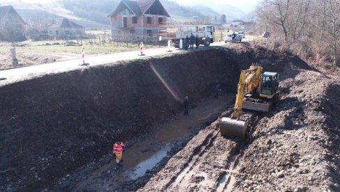 HITNA INTERVENCIJA ČAČANSKOG JAVNOG PREDUZEĆA GRADAC NA PUTU OD ZABLAĆA DO MANASTIRA: Sanacija odrona u Ježevici HITNA INTERVENCIJA ČAČANSKOG JAVNOG PREDUZEĆA GRADAC NA PUTU OD ZABLAĆA DO MANASTIRA: Sanacija odrona u Ježevici