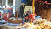 УЗ ОСВЕЋЕЊЕ ЗАПИСА И СЕЧЕЊЕ КОЛАЧА: Роми у Параћину обележили Бибију, своју славу (ФОТО) УЗ ОСВЕЋЕЊЕ ЗАПИСА И СЕЧЕЊЕ КОЛАЧА: Роми у Параћину обележили Бибију, своју славу (ФОТО)