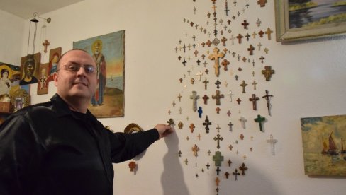 У КОЛЕКЦИЈИ СЛАВИШЕ МАРКОВИЋА ИЗ ЈАГОДИНЕ И ЗНАЧКЕ, И РЕТКЕ КЊИГЕ: Крст по крст - знамење са Хиландара У КОЛЕКЦИЈИ СЛАВИШЕ МАРКОВИЋА ИЗ ЈАГОДИНЕ И ЗНАЧКЕ, И РЕТКЕ КЊИГЕ: Крст по крст - знамење са Хиландара