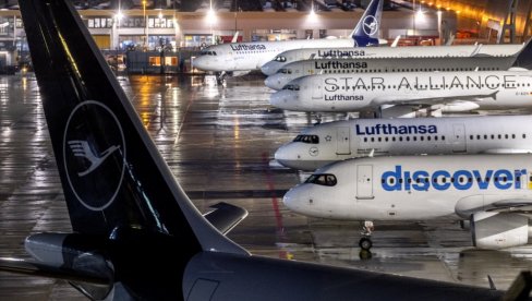 POTPUNI HAOS U NEMAČKOJ: Štrajk obezbeđenja na aerodromima - otkazano i odloženo oko 1.100 letova (FOTO) POTPUNI HAOS U NEMAČKOJ: Štrajk obezbeđenja na aerodromima - otkazano i odloženo oko 1.100 letova (FOTO)