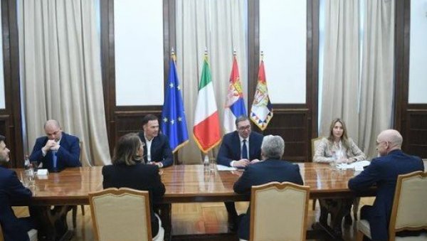 ОДЛИЧАН САСТАНАК С ПРЕДСТАВНИЦИМА ИТАЛИЈАНСКЕ РАЗВОЈНЕ БАНКЕ Вучић: Разговор о сарадњи у бројним областима (ФОТО) ОДЛИЧАН САСТАНАК С ПРЕДСТАВНИЦИМА ИТАЛИЈАНСКЕ РАЗВОЈНЕ БАНКЕ Вучић: Разговор о сарадњи у бројним областима (ФОТО)
