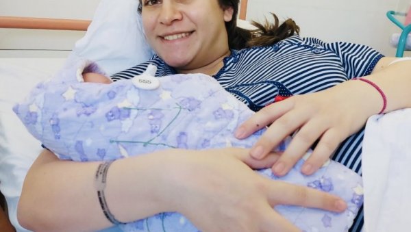 ДАНИЦА ПРВА БЕБА РОЂЕНА НА ДАН ГРАДА НОВОГ САДА: Новчани поклон од 300.000 динара Новосађанкама које су се породиле 1. фебруара ДАНИЦА ПРВА БЕБА РОЂЕНА НА ДАН ГРАДА НОВОГ САДА: Новчани поклон од 300.000 динара Новосађанкама које су се породиле 1. фебруара