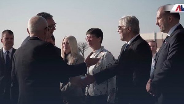 ОЧЕКУЈЕМО ДА МИЛБАУЕР НАСТАВИ СА УЛАГАЊИМА У СРБИЈИ Вучић: Пред нама су још већи пројекти (ВИДЕО) ОЧЕКУЈЕМО ДА МИЛБАУЕР НАСТАВИ СА УЛАГАЊИМА У СРБИЈИ Вучић: Пред нама су још већи пројекти (ВИДЕО)