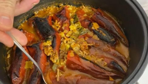 RUČAK ZA SVE GENERACIJE, SAVŠEN TRADICIONALNI RECEPT IZ SRCA SRBIJE: Kako se pune crvene suve paprike (VIDEO) RUČAK ZA SVE GENERACIJE, SAVŠEN TRADICIONALNI RECEPT IZ SRCA SRBIJE: Kako se pune crvene suve paprike (VIDEO)