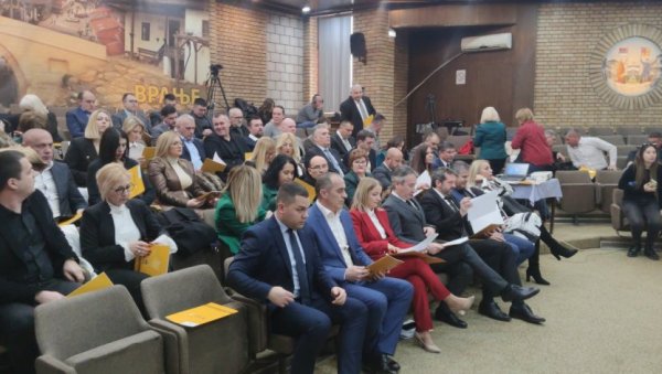 ВРАЊЕ ДОБИЈА РУКОВОДСТВО ГРАДА: Почела конститутивна седница Скупштине града ВРАЊЕ ДОБИЈА РУКОВОДСТВО ГРАДА: Почела конститутивна седница Скупштине града