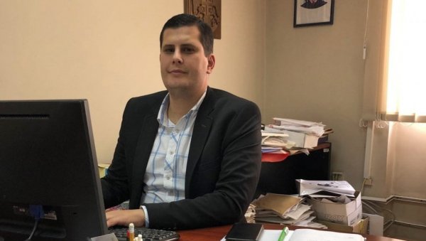 ДАНАС ИЗАБРАН НОВИ ПРЕДСЕДНИК ОПШТИНЕ ВЕЛИКА ПЛАНА: Правник Страхиња Павешковић (37) на челу општине ДАНАС ИЗАБРАН НОВИ ПРЕДСЕДНИК ОПШТИНЕ ВЕЛИКА ПЛАНА: Правник Страхиња Павешковић (37) на челу општине