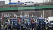 FRANCUSKI POLJOPRIVREDNICI UKLANJAJU BLOKADE: Vlada obećala podršku od 150 miliona evra FRANCUSKI POLJOPRIVREDNICI UKLANJAJU BLOKADE: Vlada obećala podršku od 150 miliona evra