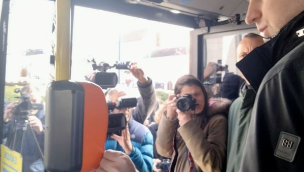 ЛАКША ВОЖЊА С Е-НОВЧАНИКОМ: Новосађани задовољни услугом ЈГСП ЛАКША ВОЖЊА С Е-НОВЧАНИКОМ: Новосађани задовољни услугом ЈГСП