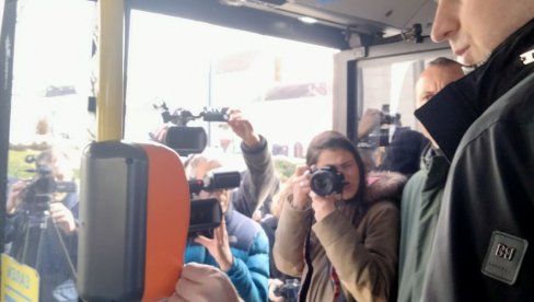 LAKŠA VOŽNJA S E-NOVČANIKOM: Novosađani zadovoljni uslugom JGSP LAKŠA VOŽNJA S E-NOVČANIKOM: Novosađani zadovoljni uslugom JGSP
