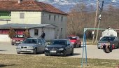 DOK SE SRPSKA DECA LJULJAJU, KURTIJEVI SPECIJALCI NOSE DUGE CEVI: Pogledajte upad tzv. kosovske policije u Goraždevcu (FOTO)