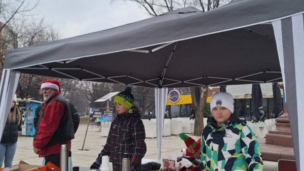 ЛЕКЦИЈА ХУМАНОСТИ ДВОЈИЦЕ ДЕЧАКА ИЗ НИША: Продавали чај да помогну маленој Нађи ЛЕКЦИЈА ХУМАНОСТИ ДВОЈИЦЕ ДЕЧАКА ИЗ НИША: Продавали чај да помогну маленој Нађи