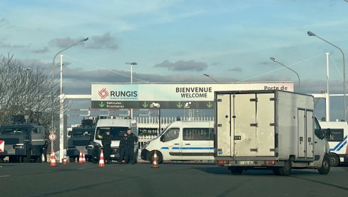 ОДСТУПАЊЕ СА ЗАДРШКОМ: Француски пољопривредници прете да ће се вратити ако се не испуне услови ОДСТУПАЊЕ СА ЗАДРШКОМ: Француски пољопривредници прете да ће се вратити ако се не испуне услови