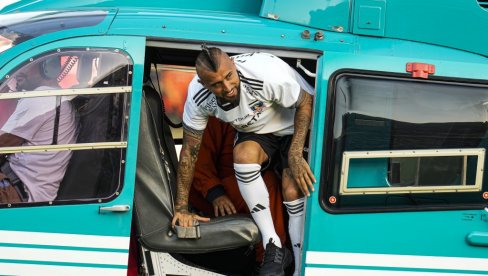 SPEKTAKL KAKAV FUDBAL NE PAMTI: Arturo Vidal dočekan u domovini, i to kako (FOTO/VIDEO)