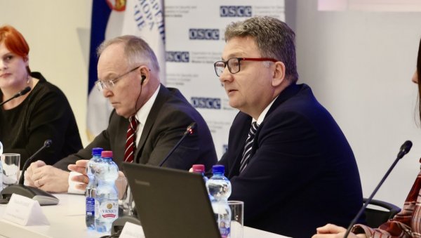 СНАЖНА ПОДРШКА РЕФОРМИ МЕДИЈА У СРБИЈИ: Шеф Мисије ОЕБС-а у Републици Србији Јан Брату на обуци о примени новог правилника СНАЖНА ПОДРШКА РЕФОРМИ МЕДИЈА У СРБИЈИ: Шеф Мисије ОЕБС-а у Републици Србији Јан Брату на обуци о примени новог правилника