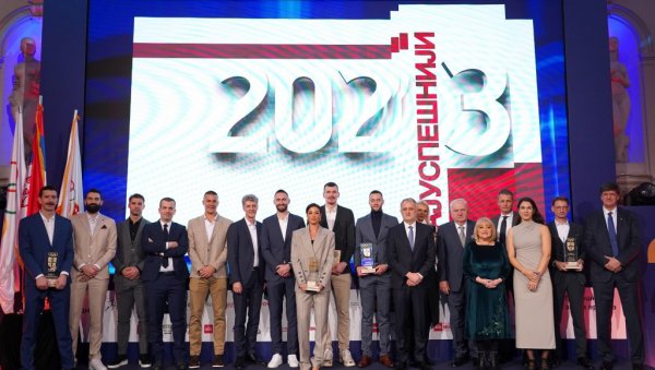 НЕКА СУ ВАМ ЛАКЕ РАНЕ, ЈУНАЦИ Емотивне сцене! Проглашени најуспешнији спортисти, тимови и тренери Србије за 2023. годину! (ФОТО) НЕКА СУ ВАМ ЛАКЕ РАНЕ, ЈУНАЦИ Емотивне сцене! Проглашени најуспешнији спортисти, тимови и тренери Србије за 2023. годину! (ФОТО)