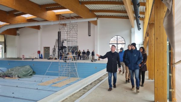 ГОРЊИ МИЛАНОВАЦ ДОБИЈА ПРВО ОПШТИНСКО КУПАЛИШТЕ ПОД КРОВОМ, АЛИ И НОВЕ САДРЖАЈЕ: Ускоро отварање затвореног базена ГОРЊИ МИЛАНОВАЦ ДОБИЈА ПРВО ОПШТИНСКО КУПАЛИШТЕ ПОД КРОВОМ, АЛИ И НОВЕ САДРЖАЈЕ: Ускоро отварање затвореног базена