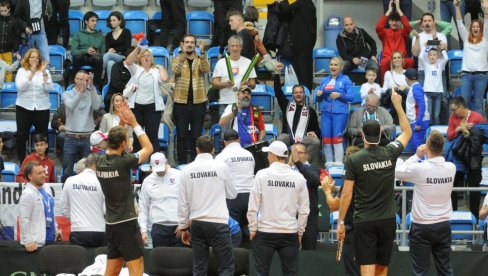 GOSTI OČITALI LEKCIJU: Dejvis kup reprezentacija Srbije poražena u Kraljevu od Slovačke GOSTI OČITALI LEKCIJU: Dejvis kup reprezentacija Srbije poražena u Kraljevu od Slovačke
