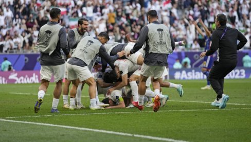 IRAN ŠOKIRAO JAPAN: Luda završnica na Azijskom kupu, Jahanbakš presudio samurajima IRAN ŠOKIRAO JAPAN: Luda završnica na Azijskom kupu, Jahanbakš presudio samurajima