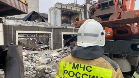 UKRAJINCI GRANATIRALI PEKARU U LISIČANSKU: Desetine ljudi pod ruševinama? (FOTO) UKRAJINCI GRANATIRALI PEKARU U LISIČANSKU: Desetine ljudi pod ruševinama? (FOTO)