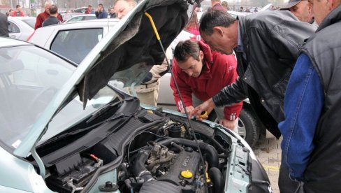 NE DAJTE DA VAS PREVARE: Kako da vidite da li je neko vraćao kilometražu na automobilu