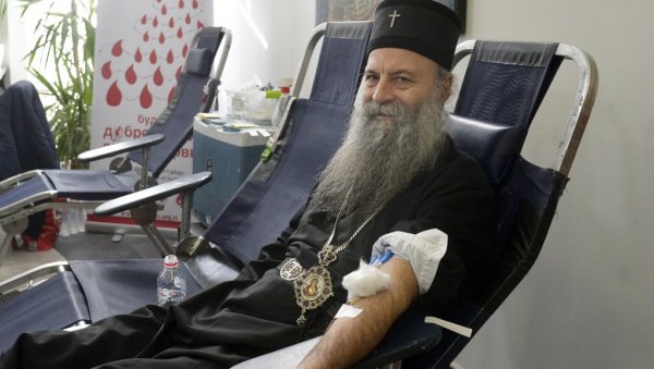 ПАТРИЈАРХ ПОРФИРИЈЕ ДАО КРВ У ПАРОХИЈСКОМ ДОМУ: Велика акција у београдским храмовима (ФОТО) ПАТРИЈАРХ ПОРФИРИЈЕ ДАО КРВ У ПАРОХИЈСКОМ ДОМУ: Велика акција у београдским храмовима (ФОТО)