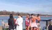 НЕСВАКИДАШЊА СЦЕНА НА АДИ ЦИГАНЛИЈИ: Београђани се купају као у сред лета (ВИДЕО) НЕСВАКИДАШЊА СЦЕНА НА АДИ ЦИГАНЛИЈИ: Београђани се купају као у сред лета (ВИДЕО)