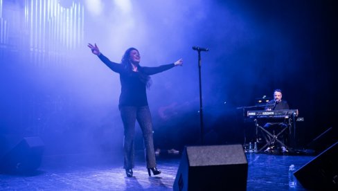 VANVREMENSKI HITOVI ZA SVE PRISUTNE: Kaliopi Bukle održala spektakularan koncert u Beogradu (FOTO/VIDEO)