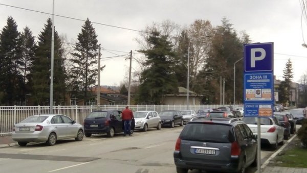 СКУПЉИ ПАРКИНГ И ЗАКУП: Нове више цене за Чачане, власнике аутомобила СКУПЉИ ПАРКИНГ И ЗАКУП: Нове више цене за Чачане, власнике аутомобила