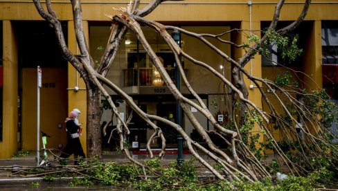 КАТАСТРОФАЛНА ОЛУЈА У КАЛИФОРНИЈИ: У наредна 24 сата могуће поплаве, клизишта и евакуација становника (ФОТО)