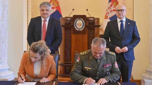 НИЖЕ ЦЕНЕ МОБИЛНИХ УСЛУГА ЗА ПРИПАДНИКЕ ВОЈСКЕ: Нове погодности и за кориснике који већ имају закључене уговоре (ФОТО) НИЖЕ ЦЕНЕ МОБИЛНИХ УСЛУГА ЗА ПРИПАДНИКЕ ВОЈСКЕ: Нове погодности и за кориснике који већ имају закључене уговоре (ФОТО)