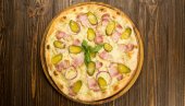 HRSKAVA I KISELKASTA, A BRZO SE PRAVI! Krompir pica sa kiselim krastavcima HRSKAVA I KISELKASTA, A BRZO SE PRAVI! Krompir pica sa kiselim krastavcima