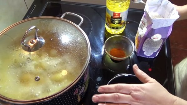 ЗАПРШКА БЕЗ КОНКУРЕНЦИЈЕ, У ОВОМЕ ЈЕ ЦАКА: Спремите најбољу запршку и добићете најукуснији пасуљ! ЗАПРШКА БЕЗ КОНКУРЕНЦИЈЕ, У ОВОМЕ ЈЕ ЦАКА: Спремите најбољу запршку и добићете најукуснији пасуљ!