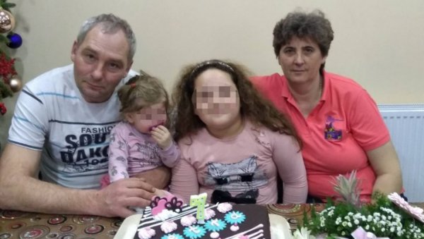 ЕРИКА И КРИСТИНА СУ ИХ ГАЈИЛЕ КАО КЋЕРКЕ, А САД НЕ ЗНАЈУ ГДЕ СУ: Још две хранитељке указују на нехумано одвајање од штићеница ЕРИКА И КРИСТИНА СУ ИХ ГАЈИЛЕ КАО КЋЕРКЕ, А САД НЕ ЗНАЈУ ГДЕ СУ: Још две хранитељке указују на нехумано одвајање од штићеница