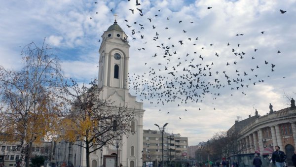 ХУМАНИТАРНИ БАЗАР У СМЕДЕРЕВУ: Продаја рукотворина за помоћ болесним суграђанима ХУМАНИТАРНИ БАЗАР У СМЕДЕРЕВУ: Продаја рукотворина за помоћ болесним суграђанима