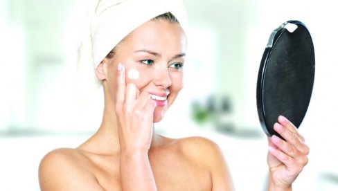 HIDRIRAJTE KOŽU DA SPREČITE CRVENILO: Upozorenje dermatologa - zimi koža gubi masnoću, reagujte na vreme