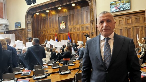 ЈЕДИНИ АЛБАНАЦ У СКУПШТИНИ СРБИЈЕ О ДИВЉАЊУ ОПОЗИЦИЈЕ: Токсично окружење (ФОТО) ЈЕДИНИ АЛБАНАЦ У СКУПШТИНИ СРБИЈЕ О ДИВЉАЊУ ОПОЗИЦИЈЕ: Токсично окружење (ФОТО)