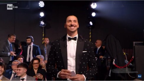 IBRA NAPRAVIO SPEKTAKL NA SANREMU: Izašao pred publiku pa zapevao čuveni hit legendarne pevačice (VIDEO) IBRA NAPRAVIO SPEKTAKL NA SANREMU: Izašao pred publiku pa zapevao čuveni hit legendarne pevačice (VIDEO)