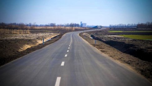 SIVAC I STAPAR BLISKI KAO NEKAD: Dva sela u zapadnoj Bačkoj, ranije spojena atarskim putem, dobila modernu asfaltnu vezu SIVAC I STAPAR BLISKI KAO NEKAD: Dva sela u zapadnoj Bačkoj, ranije spojena atarskim putem, dobila modernu asfaltnu vezu