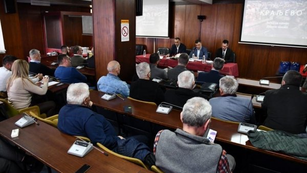 ЈАЧАЊЕ ПРИВРЕДНЕ САРАДЊЕ: Састанак српских и црногорских привредника у Краљеву ЈАЧАЊЕ ПРИВРЕДНЕ САРАДЊЕ: Састанак српских и црногорских привредника у Краљеву