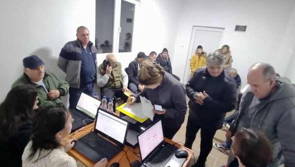 „НА НОГЕ“ ПОЉОПРИВРЕДНИЦИМА: Саветодавци ПССС из Јагодине синоћ у Давидовцу „НА НОГЕ“ ПОЉОПРИВРЕДНИЦИМА: Саветодавци ПССС из Јагодине синоћ у Давидовцу
