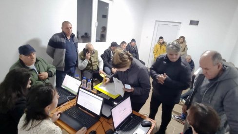 „NA NOGE“ POLJOPRIVREDNICIMA: Savetodavci PSSS iz Jagodine sinoć u Davidovcu „NA NOGE“ POLJOPRIVREDNICIMA: Savetodavci PSSS iz Jagodine sinoć u Davidovcu