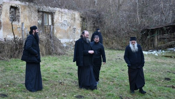 МОНАСИ СА ХИЛАНДАРА У ПОСЕТИ ЈАСЕНОВЦУ: Делегација предвођена игуманом Методијем у вишедневној посети Славонији МОНАСИ СА ХИЛАНДАРА У ПОСЕТИ ЈАСЕНОВЦУ: Делегација предвођена игуманом Методијем у вишедневној посети Славонији